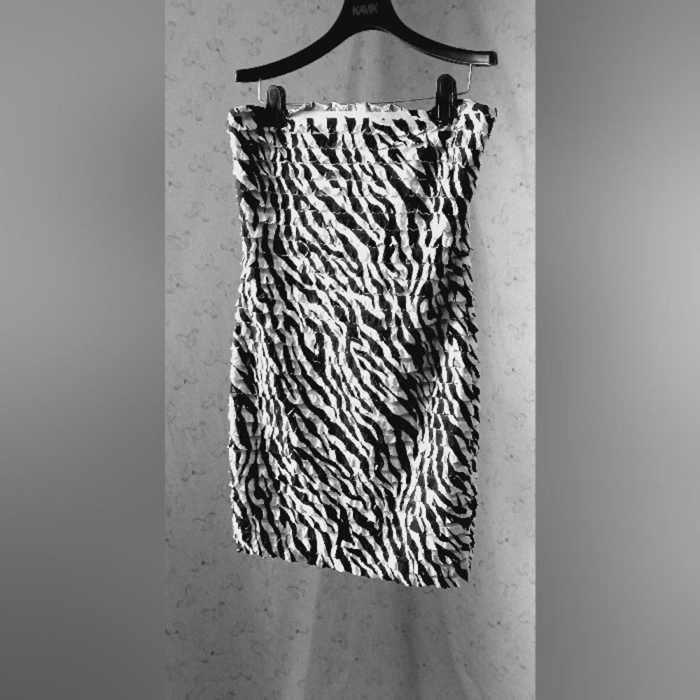 ZEBRA STRIPED STRAPLESS DRESS